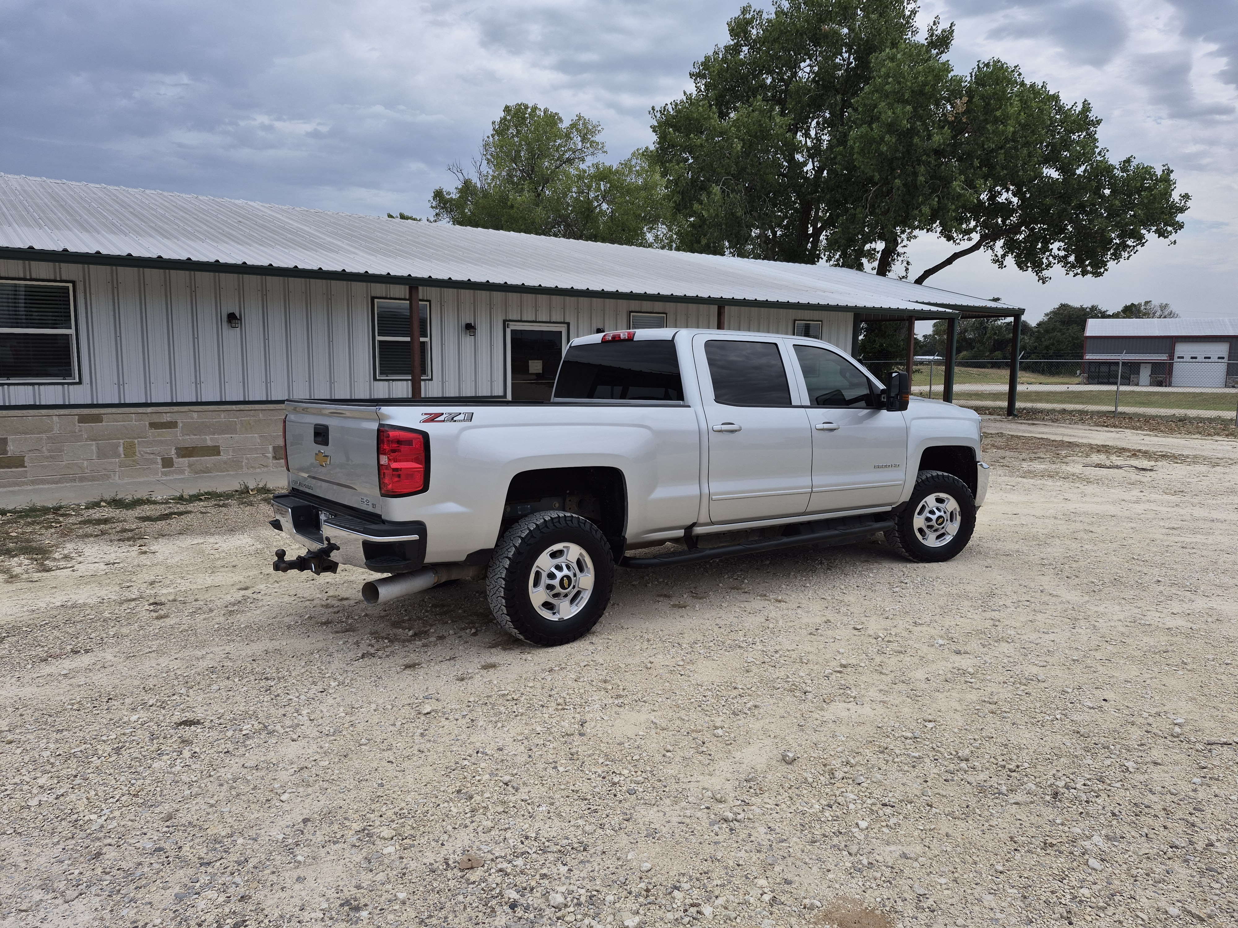 Used 2018 Chevrolet Silverado 2500 LT w/ Z71 Package, Off-Road AWD/4WD image 2