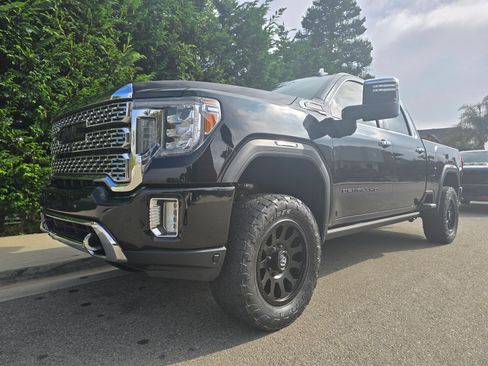 Used 2021 GMC Sierra 2500 Denali w/ Denali Black Diamond Edition image 6