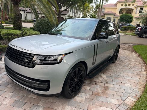 Used 2024 Land Rover Range Rover SE image 12