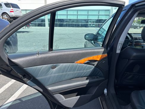 Used 2006 Mercedes-Benz E 55 AMG Sedan image 19