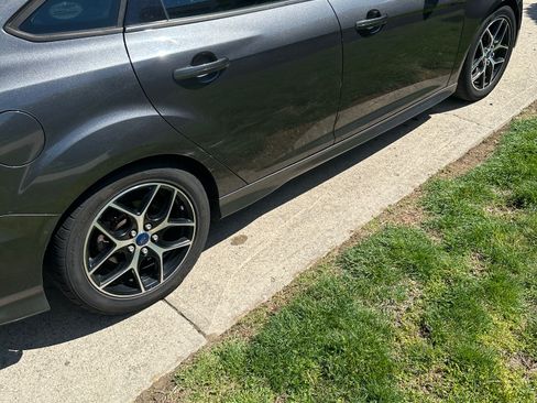 Used 2015 Ford Focus SE w/ SE Sport Package FWD image 10