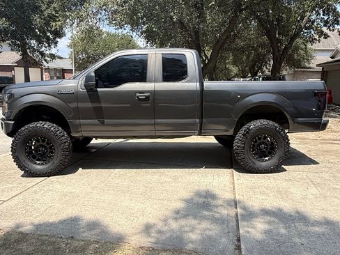 Used 2017 Ford F150 XL w/ Equipment Group 101A Mid RWD image 1