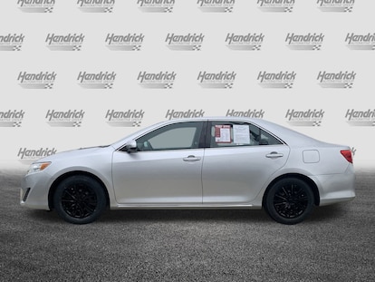 Used 2014 Toyota Camry LE FWD image 2