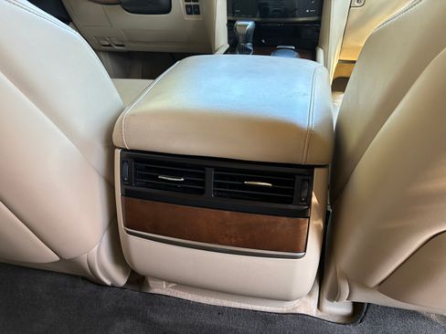 Used 2020 Lexus LX 570 4WD w/ Luxury Package image 19