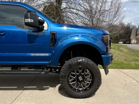 Used 2022 Ford F250 Lariat w/ Black Appearance Package image 4