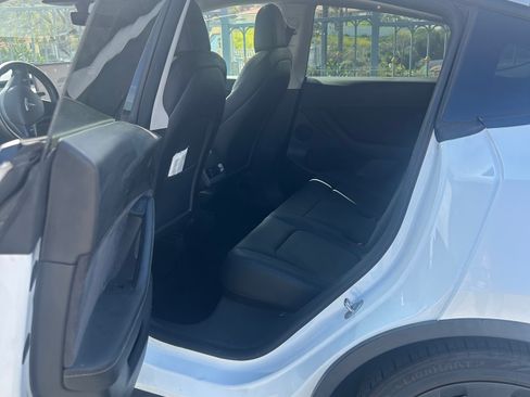 Used 2022 Tesla Model Y Performance image 6