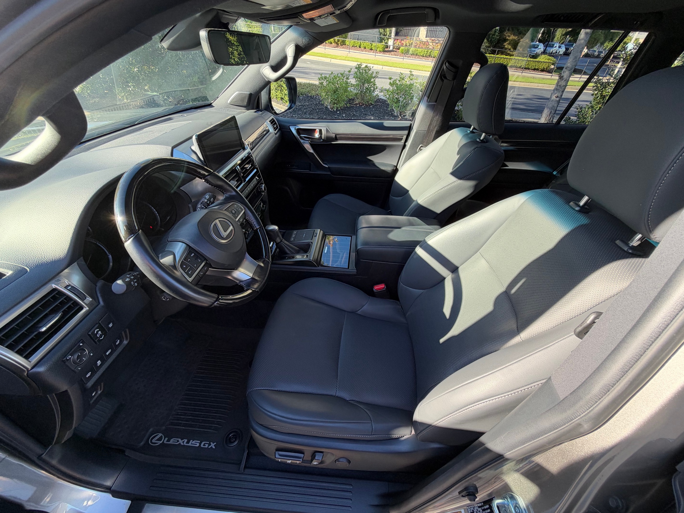 Used 2022 Lexus GX 460 Premium w/ Premium Package AWD/4WD image 10