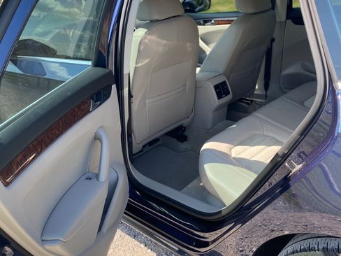 Used 2013 Volkswagen Passat TDI SEL Premium image 18