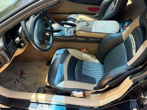 Used 1998 Chevrolet Corvette Coupe w/ Memory Pkg RWD image 13
