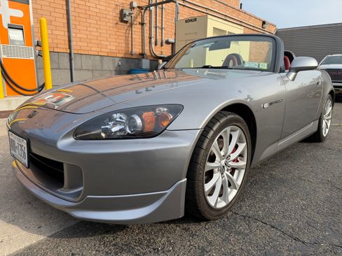 Used 2004 Honda S2000 image 2