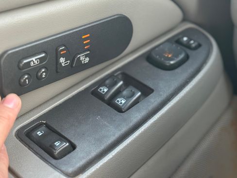 Used 2004 GMC Sierra 3500 SLT w/ Heavy-Duty Power Package image 10