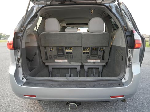 Used 2016 Toyota Sienna XLE w/ Protection Package FWD image 19