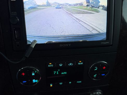 Used 2012 GMC Yukon XL Denali image 23