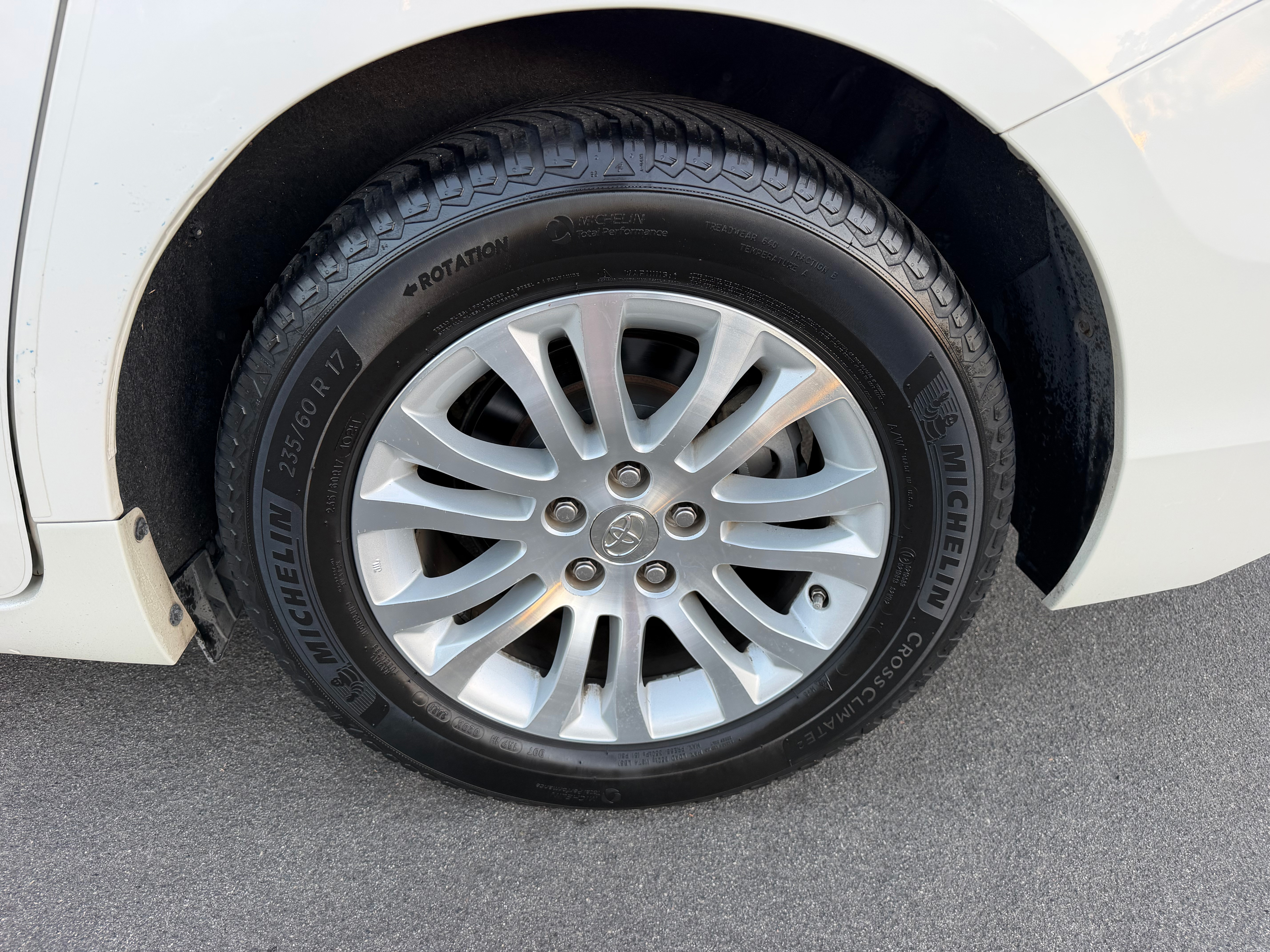 Used 2015 Toyota Sienna XLE Premium FWD image 11