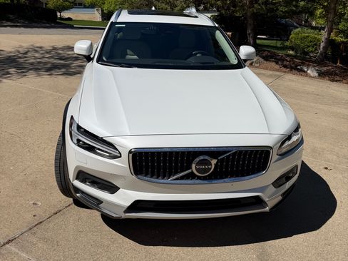 Used 2023 Volvo V90 B6 Cross Country Ultimate w/ Climate Package AWD/4WD image 1