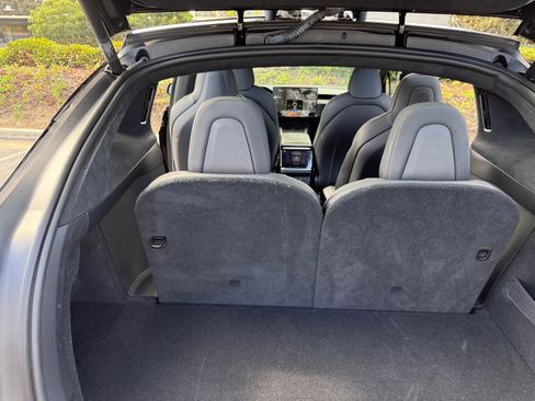 Used 2022 Tesla Model X Plaid image 10