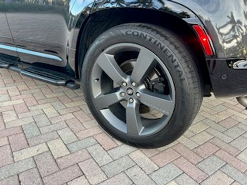 Used 2025 Land Rover Defender 110 V8 image 5