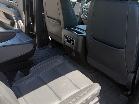 Used 2025 Chevrolet Suburban LT w/ Comfort Package AWD/4WD image 25