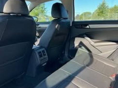 Used 2020 Volkswagen Passat 2.0T SE image 10