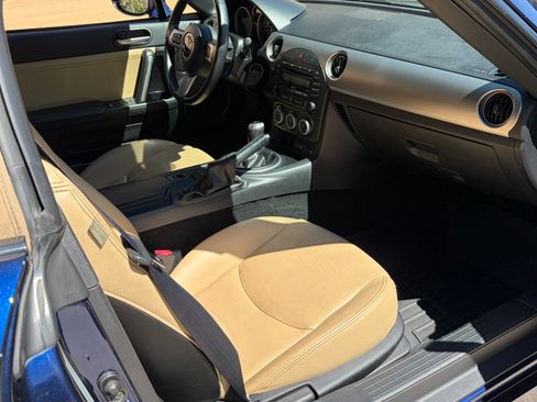 Used 2011 MAZDA MX-5 Miata Grand Touring w/ Premium Pkg RWD image 14