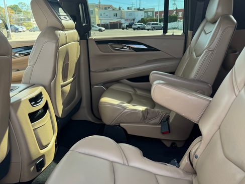 Used 2018 Cadillac Escalade ESV Platinum image 9