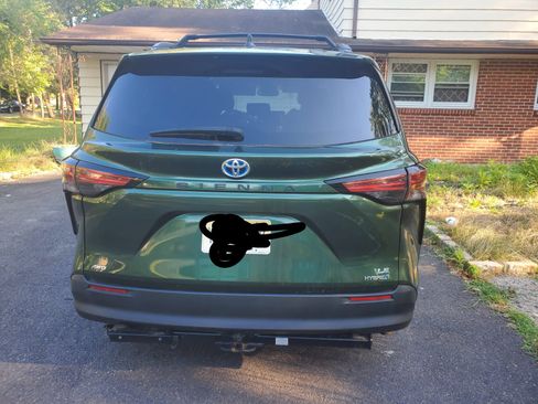 Used 2021 Toyota Sienna LE image 5