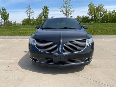 Used 2015 Lincoln MKT AWD image 4