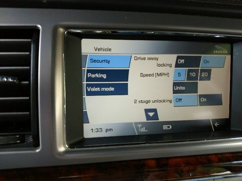 Used 2011 Jaguar XF Premium image 13