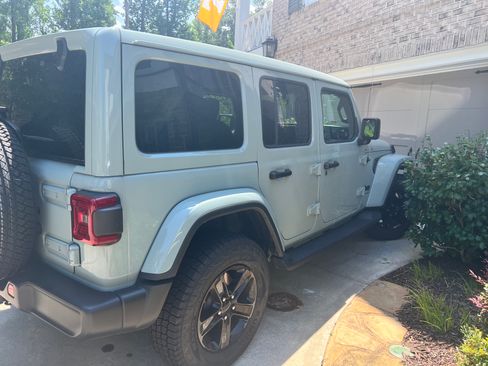Used 2023 Jeep Wrangler Unlimited Sahara AWD/4WD image 4