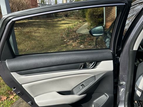 Used 2020 Honda Accord Hybrid image 12