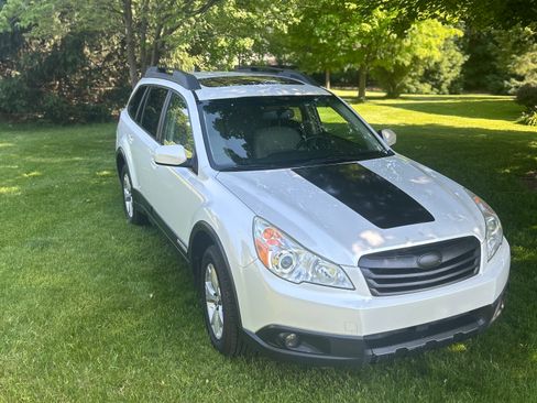 Used 2012 Subaru Outback 2.5i Limited w/ Moonroof Pkg AWD/4WD image 13