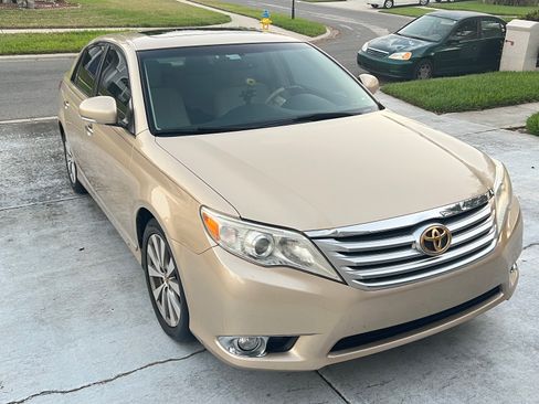 Used 2011 Toyota Avalon Limited image 9