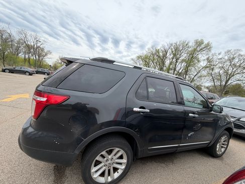 Used 2015 Ford Explorer XLT w/ Equipment Group 202B AWD/4WD image 6