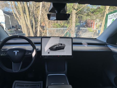 Used 2022 Tesla Model Y Long Range image 12