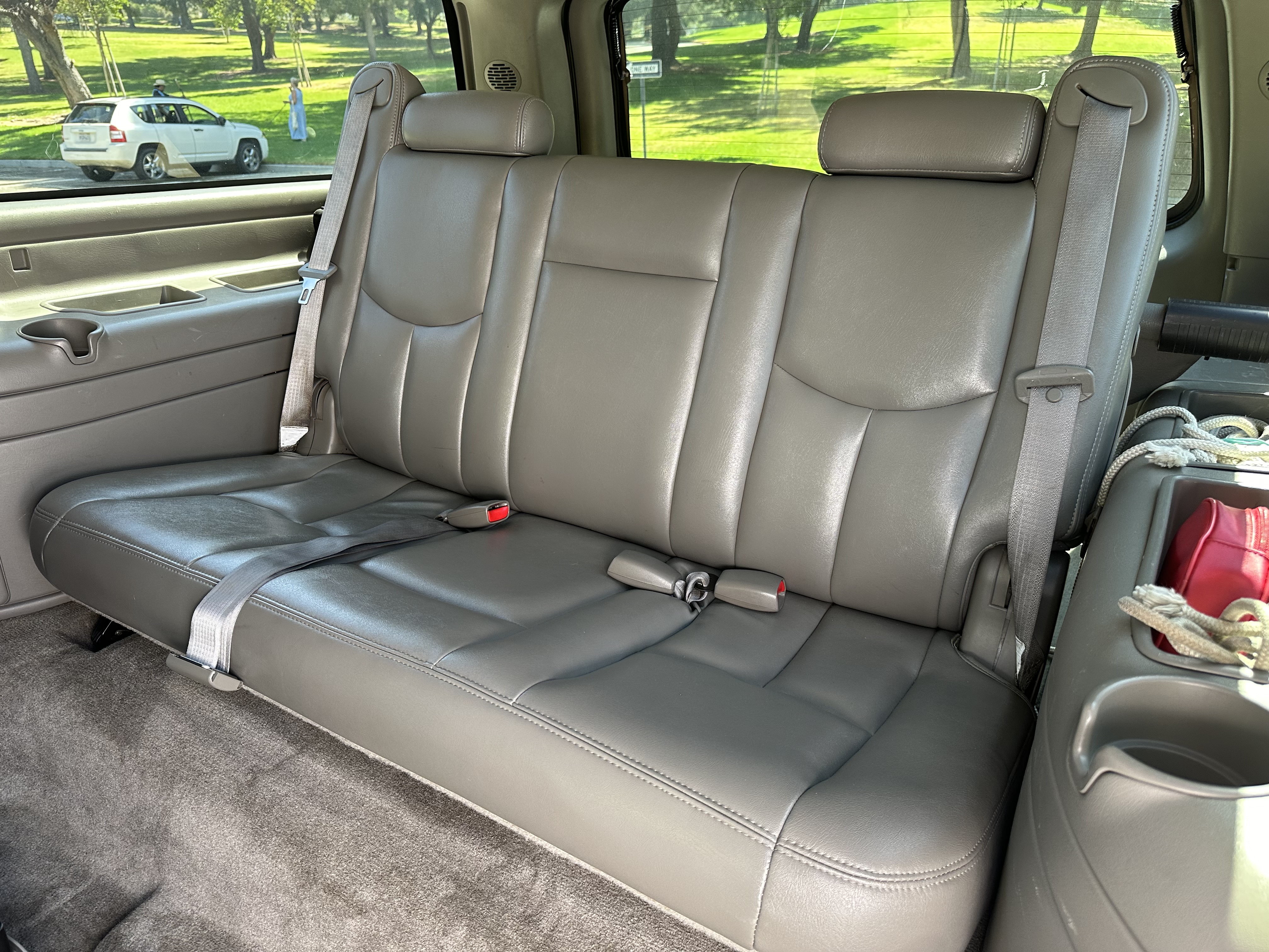 Used 2005 Chevrolet Suburban LS w/ Preferred Equipment Group RWD image 6