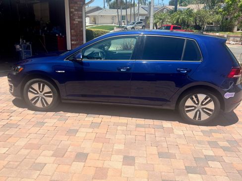 Used 2019 Volkswagen e-Golf SE w/ Driver Assistance Package FWD image 11