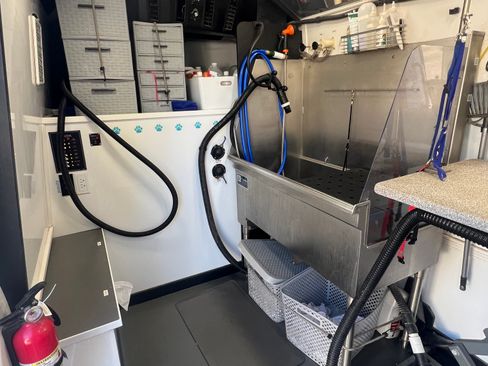 Used 2020 Mercedes-Benz Sprinter 2500 image 13