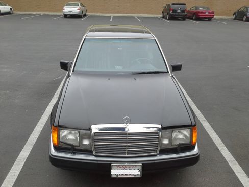 Used 1993 Mercedes-Benz 300 D image 2