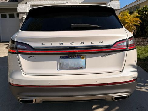 Used 2019 Lincoln Nautilus Select image 9