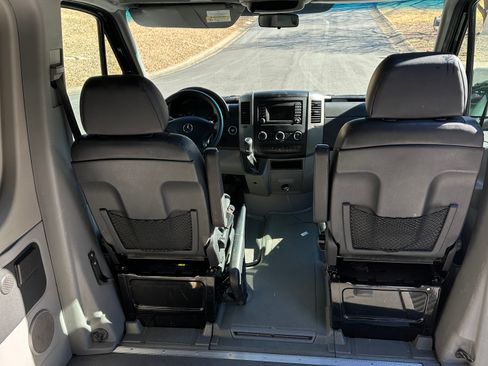 Used 2015 Mercedes-Benz Sprinter 2500 image 12