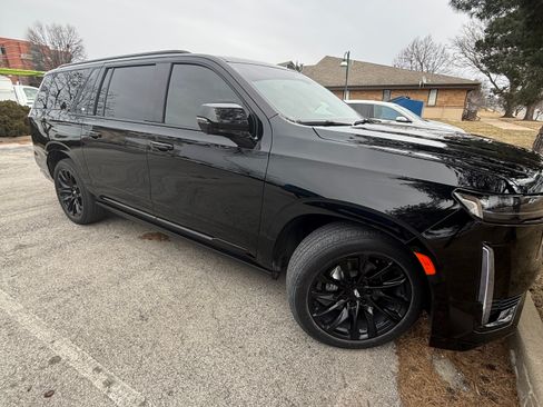 Used 2023 Cadillac Escalade ESV Sport w/ LPO, ONYX Package image 2