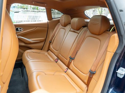 Used 2021 Aston Martin DBX AWD/4WD image 25