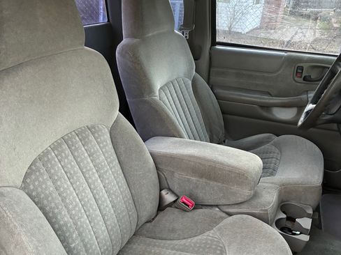 Used 2001 Chevrolet S10 Pickup LS w/ Preferred Equipment Group image 22