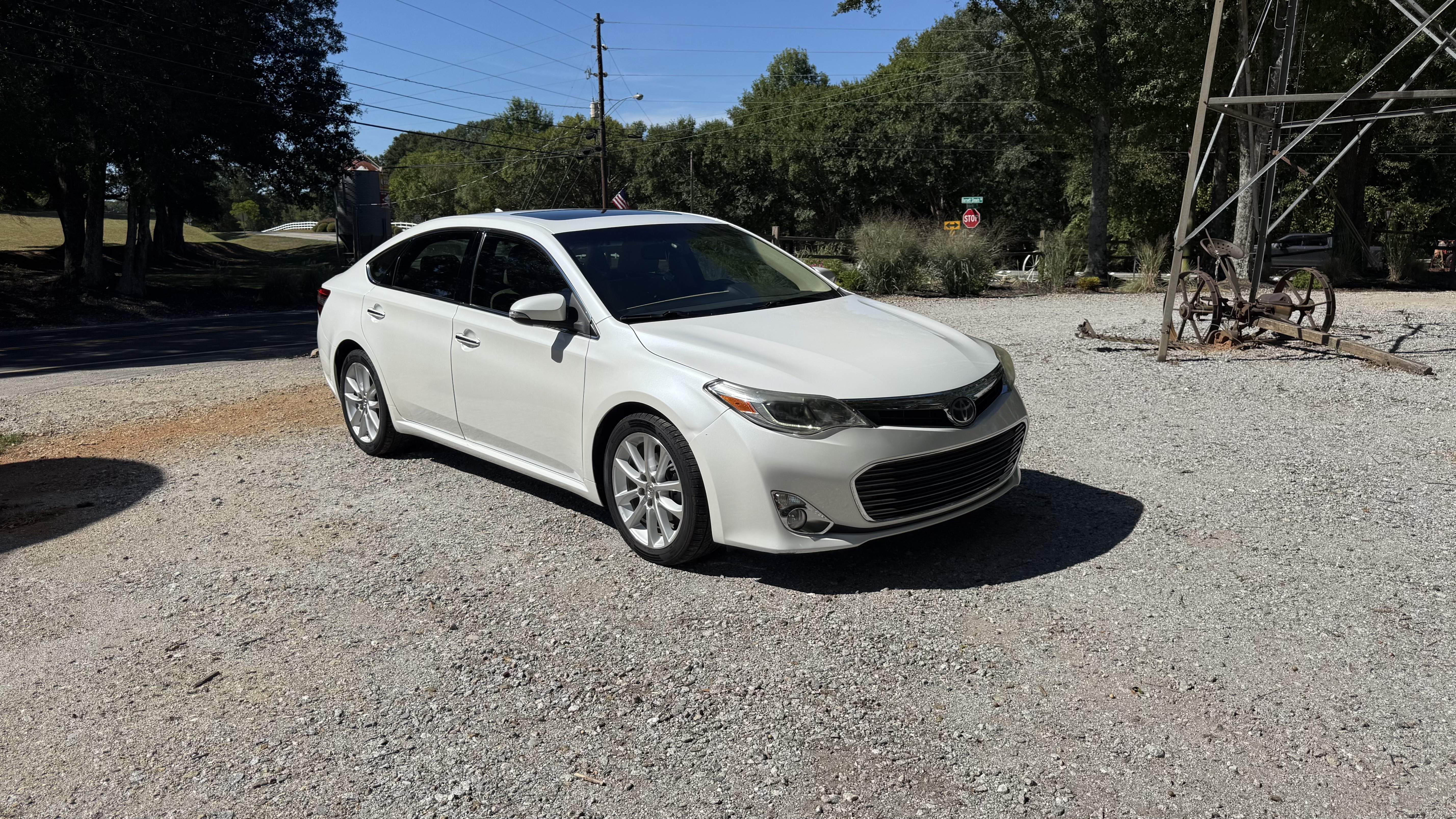 Used 2015 Toyota Avalon Limited FWD image 1