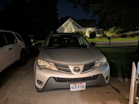Used 2015 Toyota RAV4 LE FWD image 10