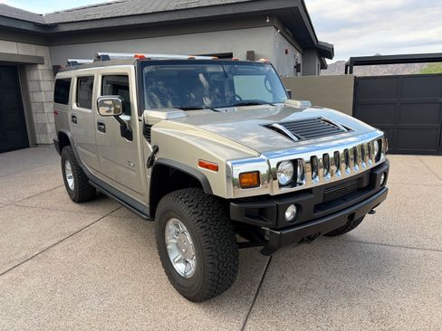 Used 2004 HUMMER H2 w/ Preferred Equipment Group AWD/4WD image 2