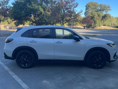 Used 2024 Honda HR-V Sport image 2