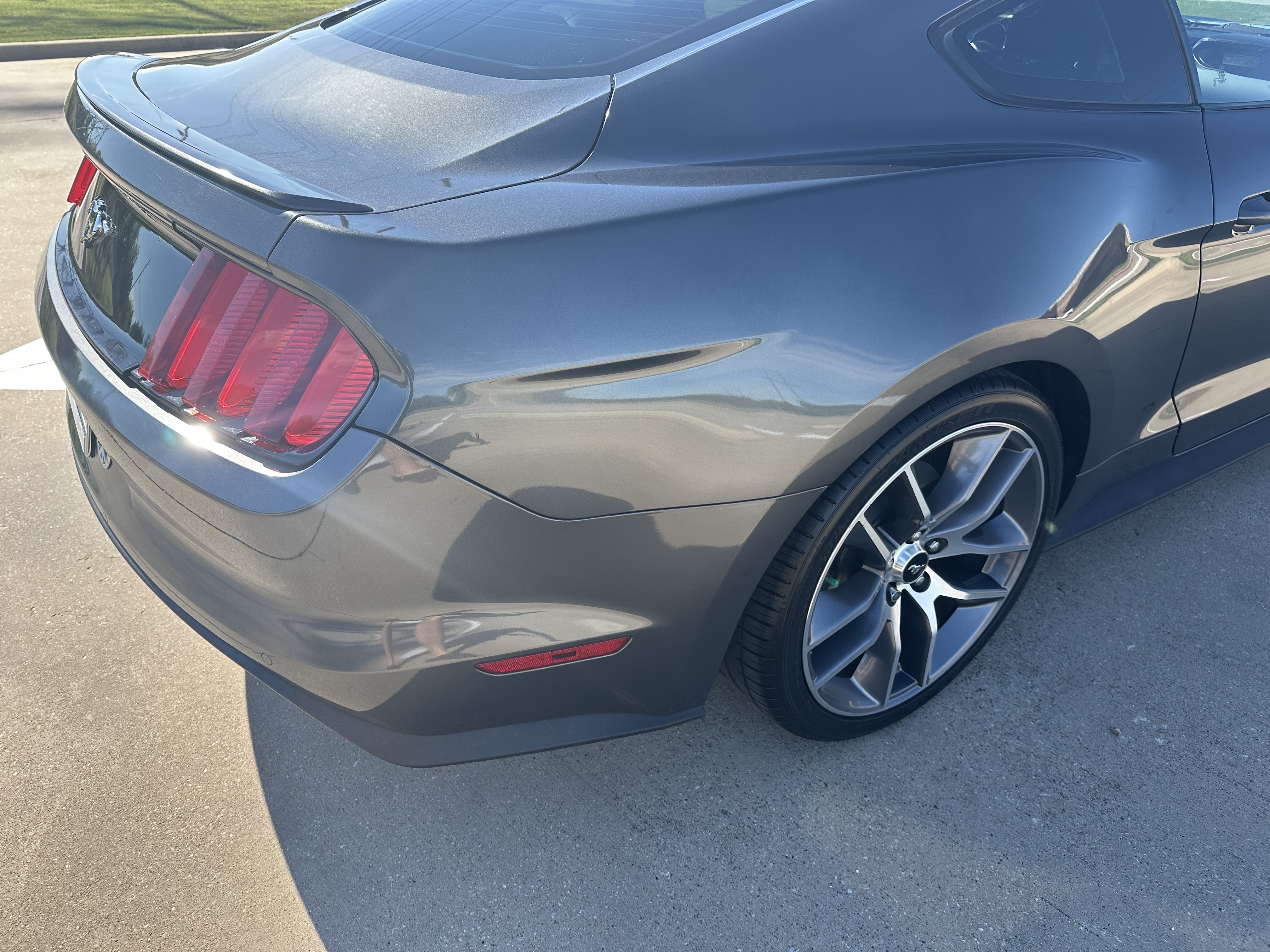 Used 2016 Ford Mustang Premium RWD image 9