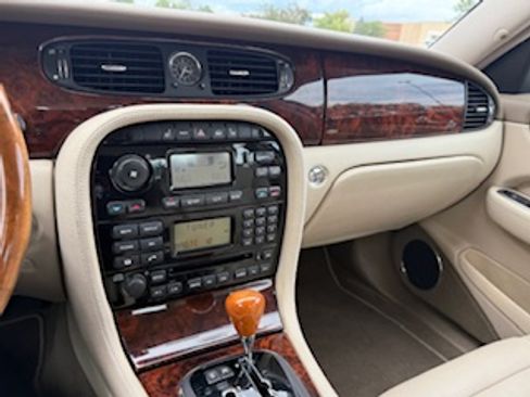 Used 2004 Jaguar XJ8 RWD image 14