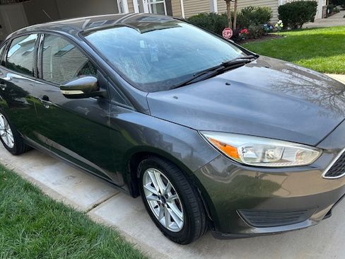 Used 2016 Ford Focus SE w/ Reverse Sensing Package image 10